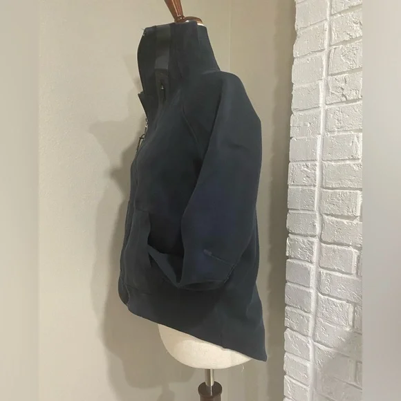 Women’s Nike Black Hi-Lo Zip-Up Jacket - Picture 3 of 6